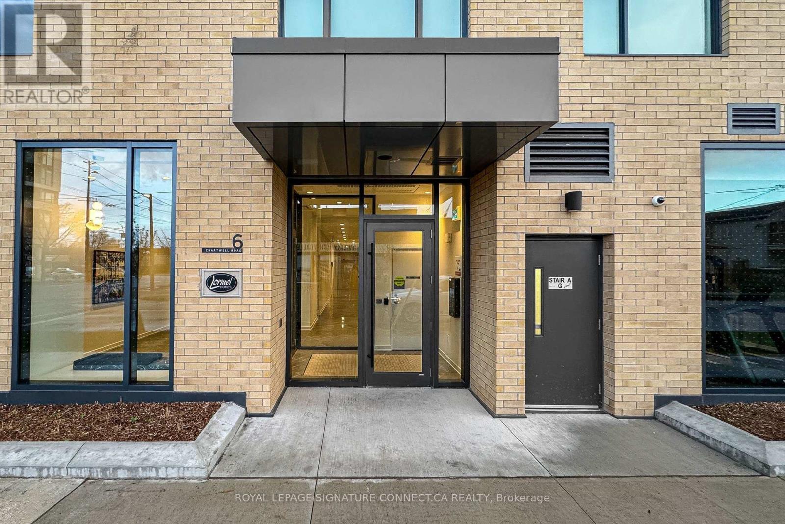 #208 6 CHARTWELL ROAD - 26