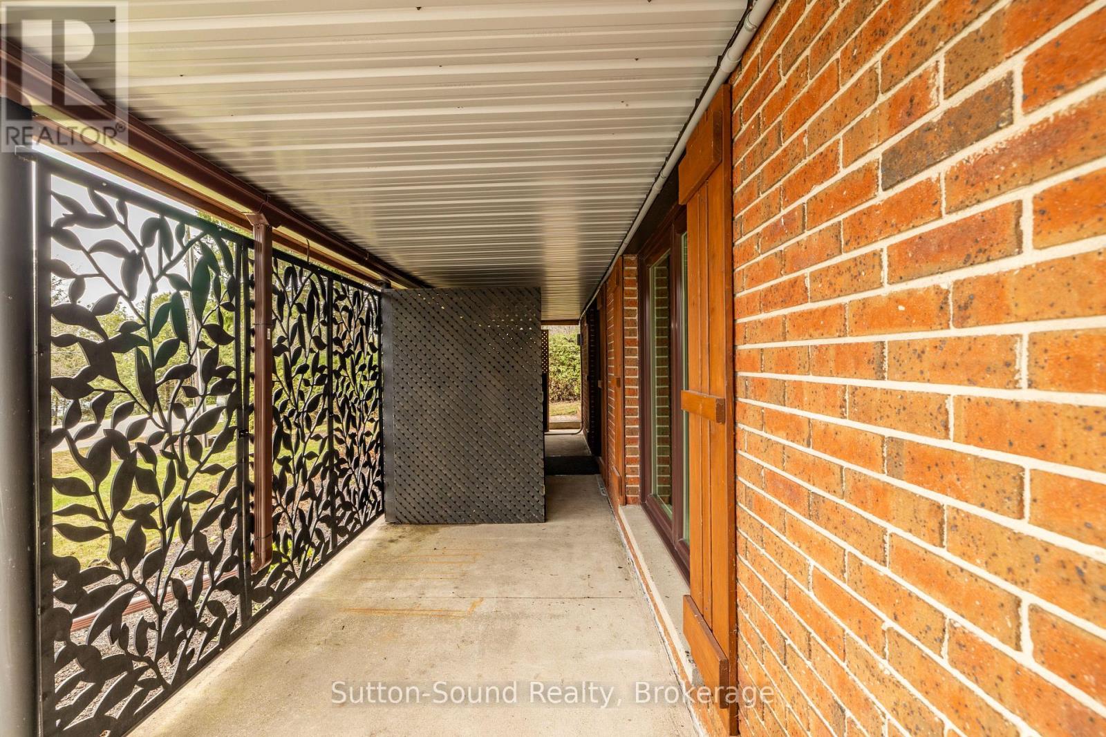138 MACINTOSH DRIVE - 30