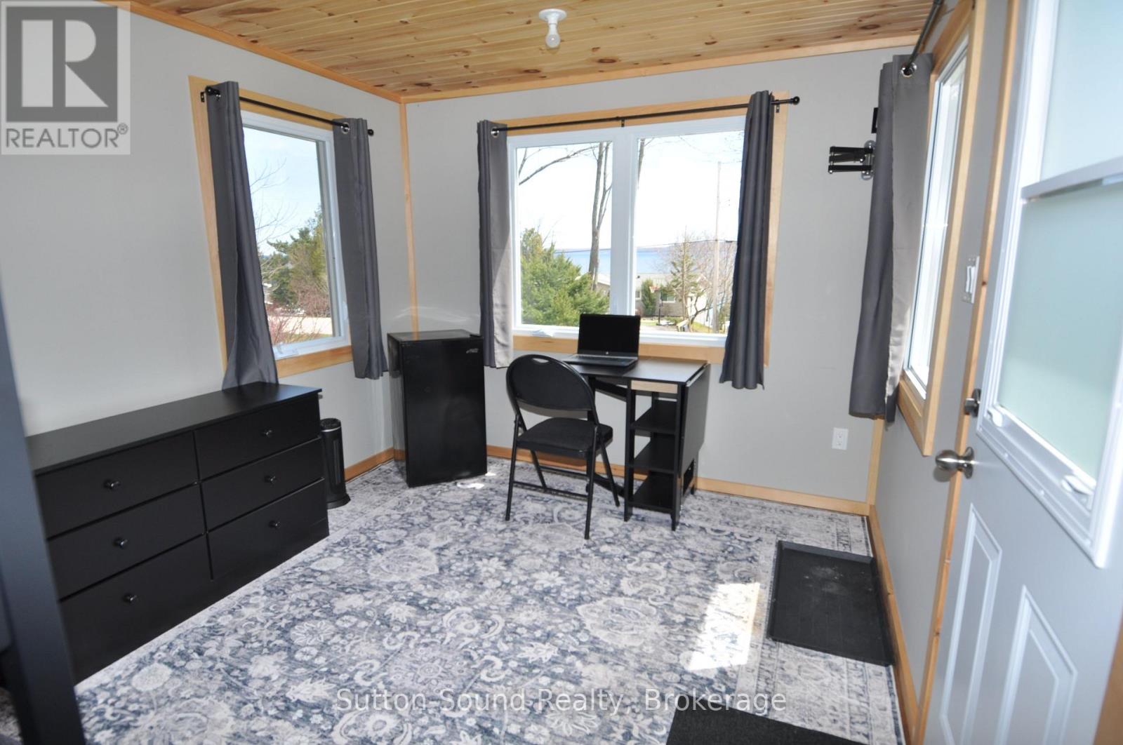 138 MACINTOSH DRIVE - 43