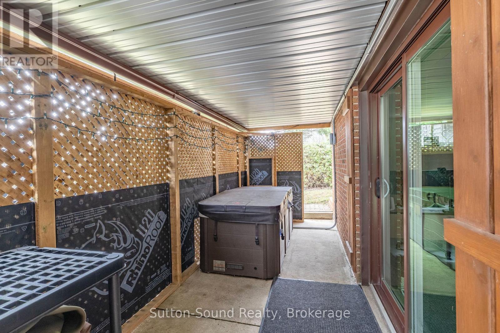 138 MACINTOSH DRIVE - 31