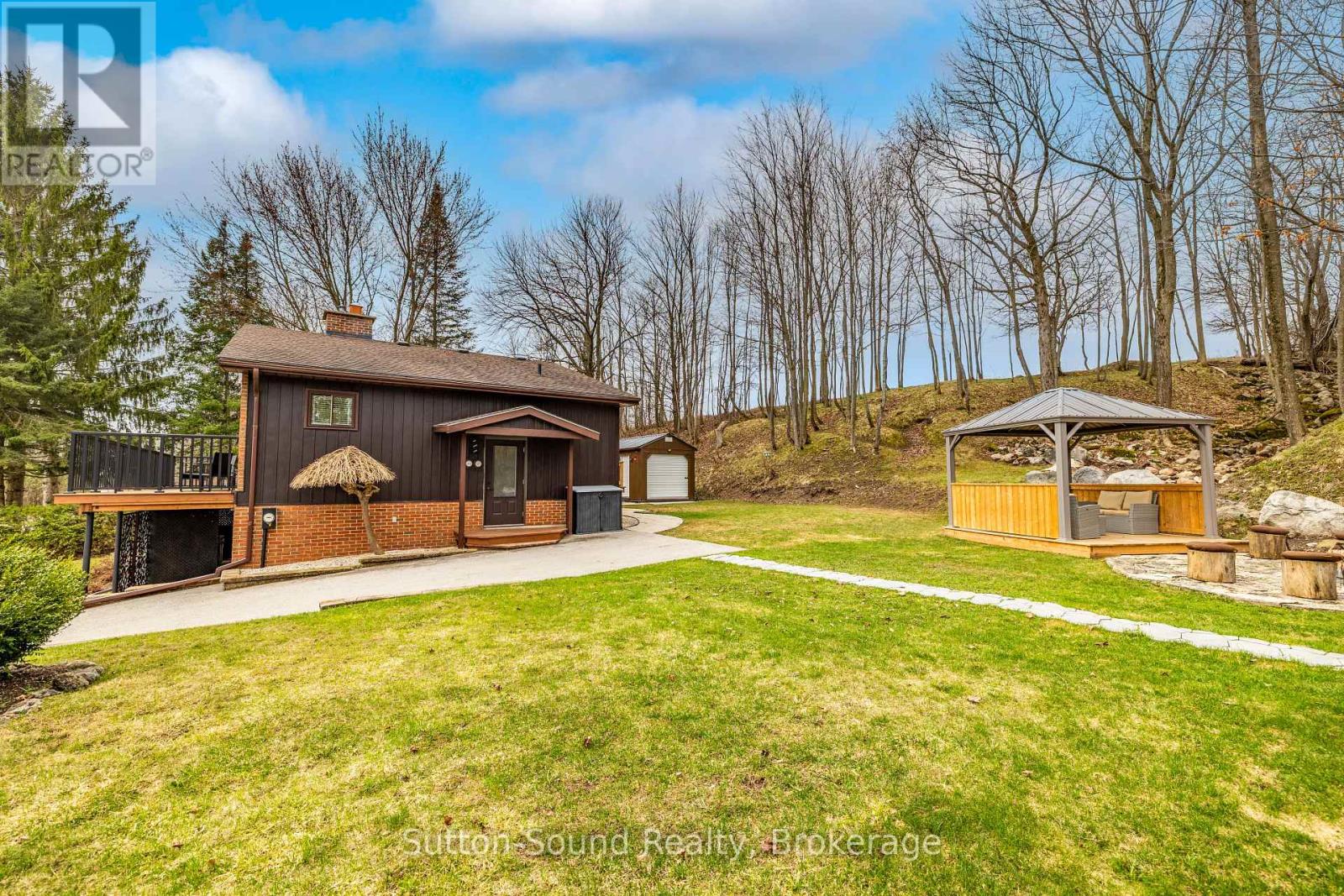 138 MACINTOSH DRIVE - 41