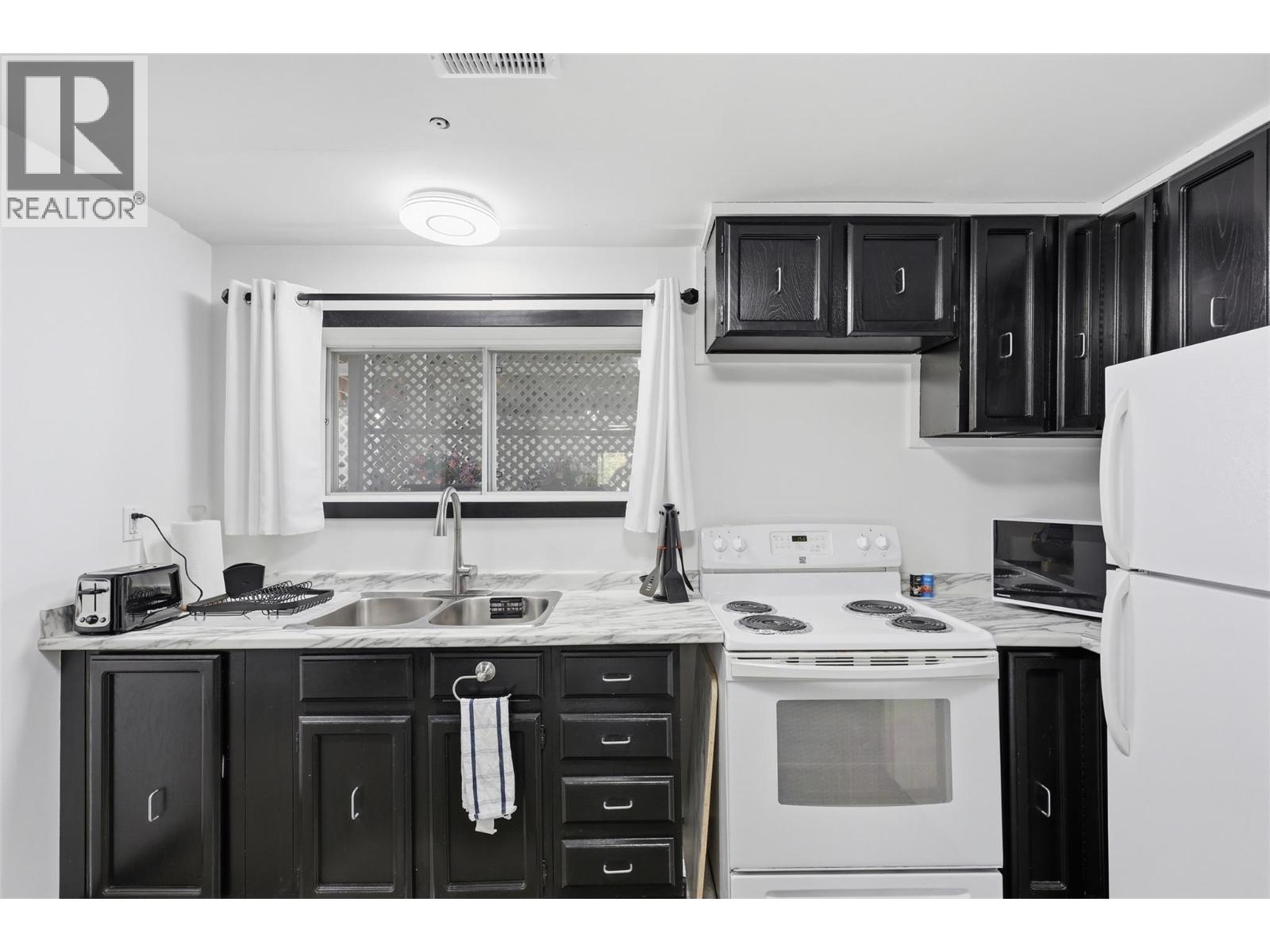 2165 Ponderosa Avenue - 40