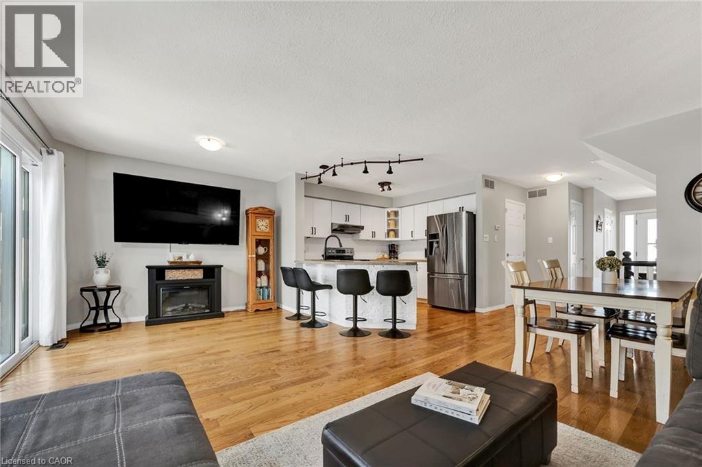 75 PEGLAR Crescent, Fergus, Ontario, N1M3T4 — Photo 8