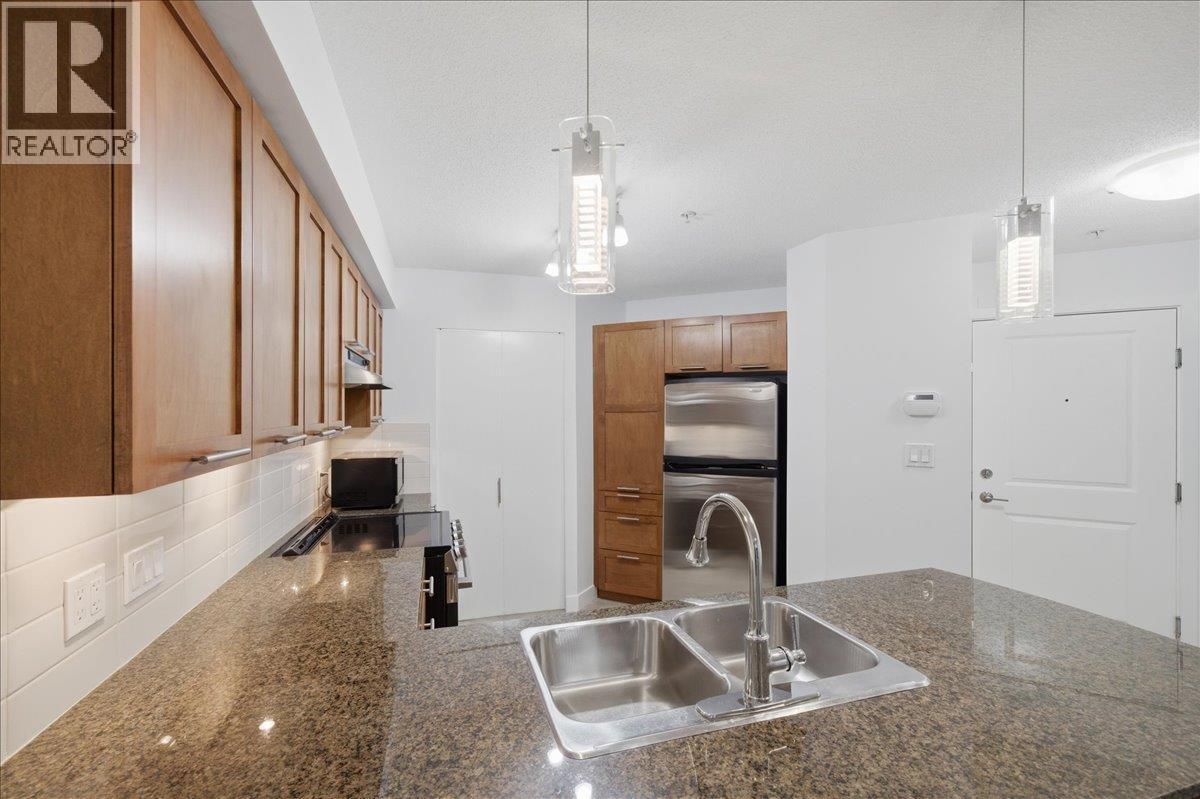 103 19673 MEADOW GARDENS WAY — photo 5