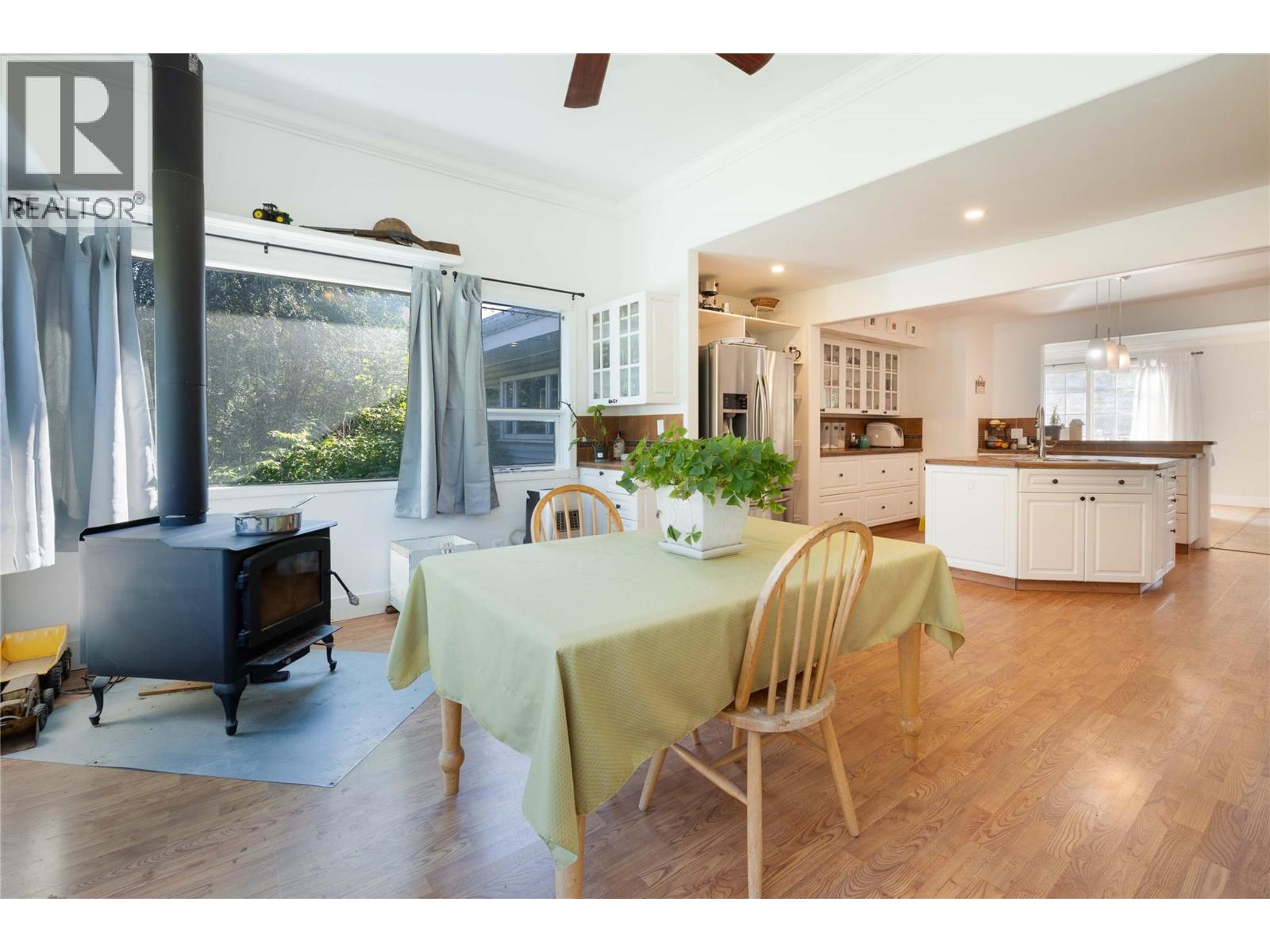 4350 50 Street NE — photo 5