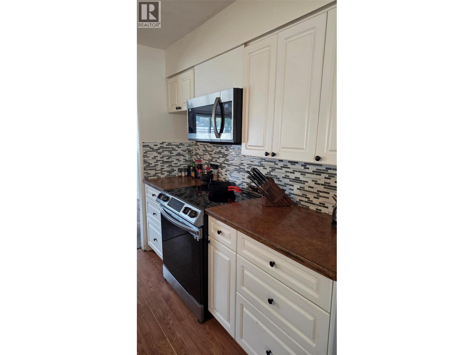 4350 50 Street NE — photo 3