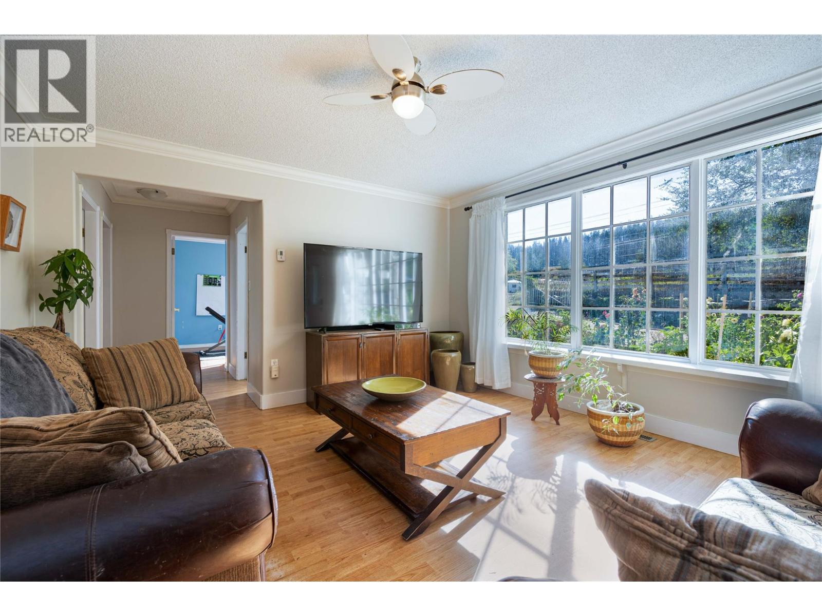 4350 50 Street NE — photo 7