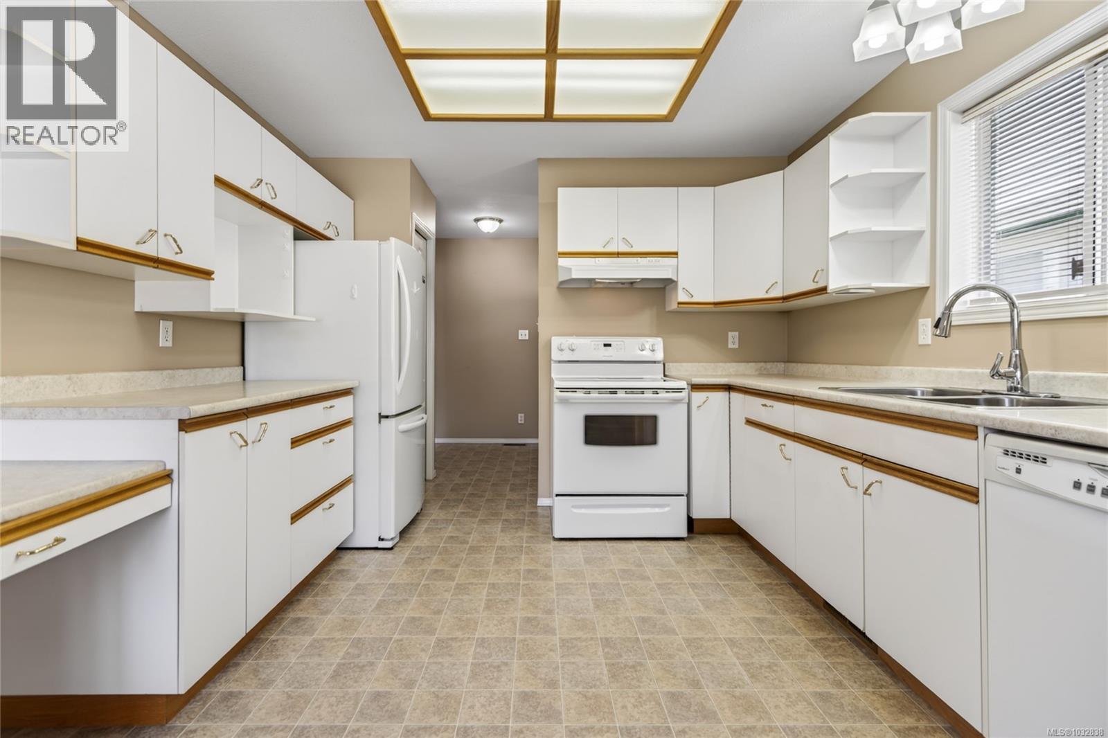 #8 1855 Willemar Ave - 16