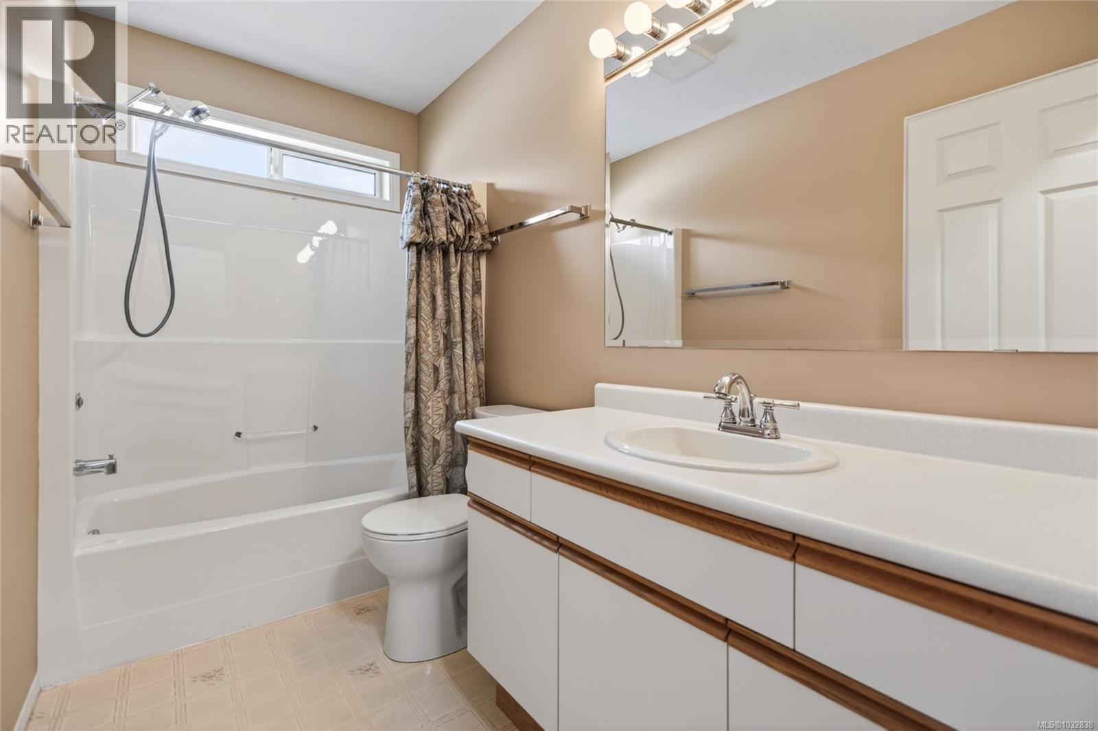 #8 1855 Willemar Ave - 27