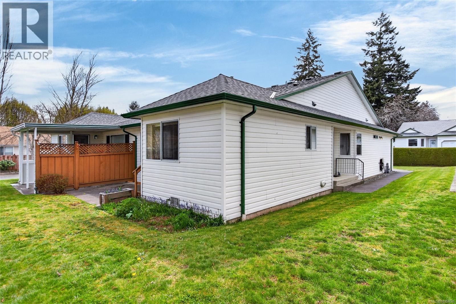 #8 1855 Willemar Ave - 33