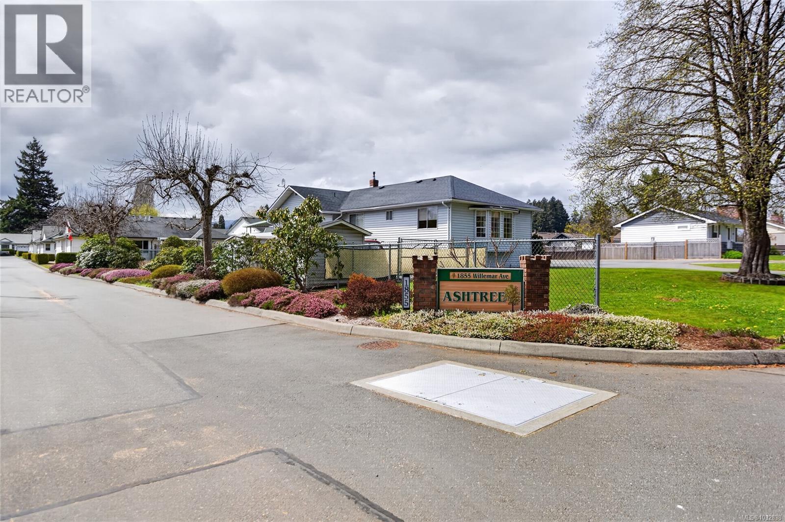 #8 1855 Willemar Ave - 42