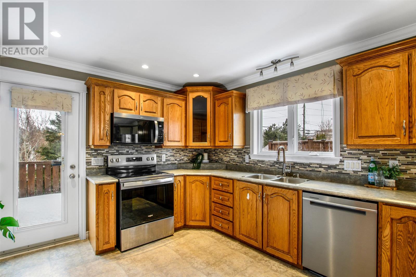 23 Stenlake Crescent - 18