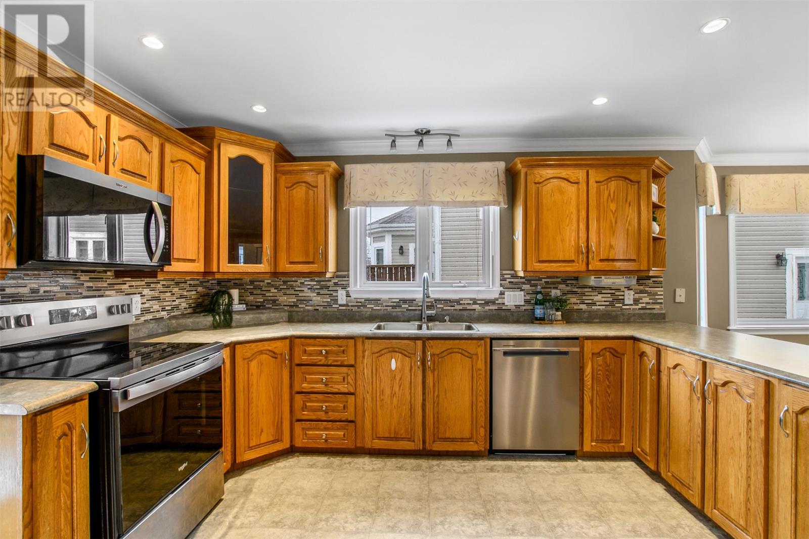 23 Stenlake Crescent - 19