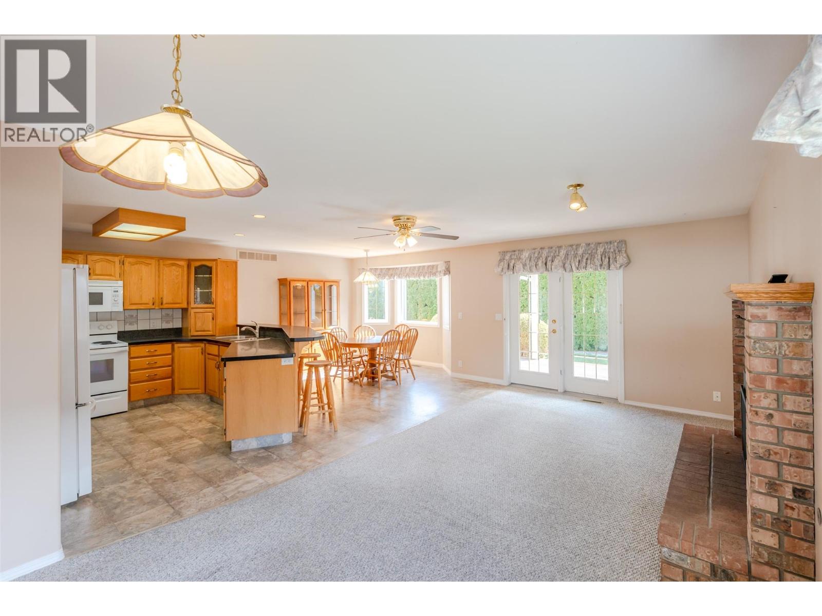 5001 Weldon Avenue, Summerland