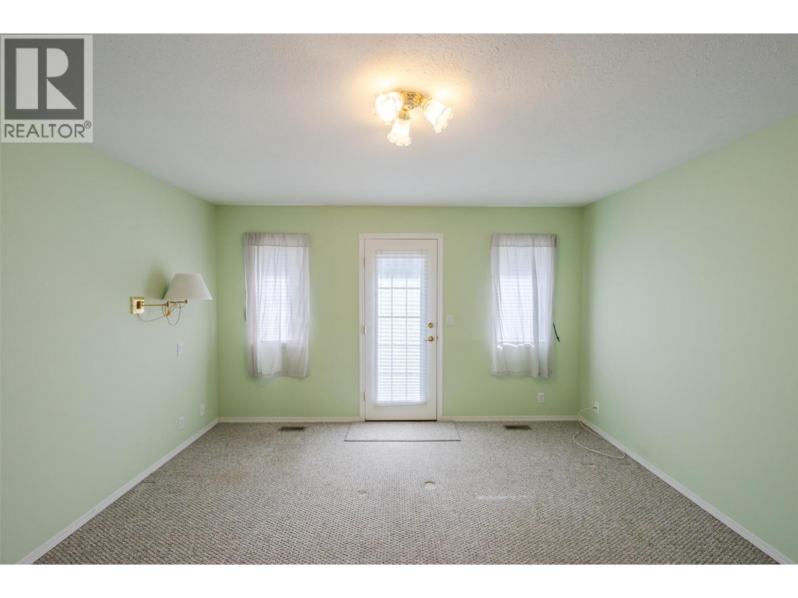 5001 Weldon Avenue, Summerland