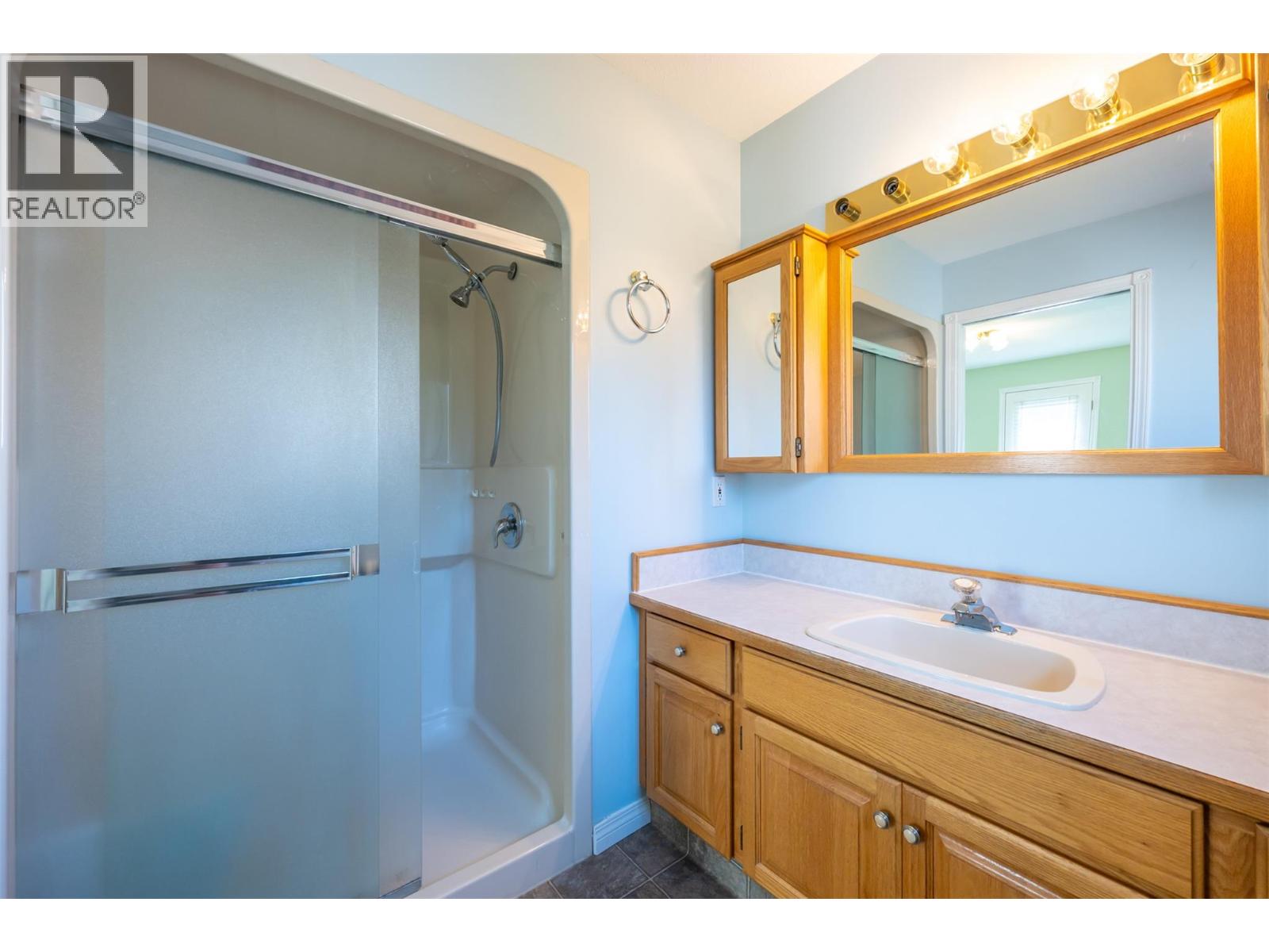 5001 Weldon Avenue, Summerland