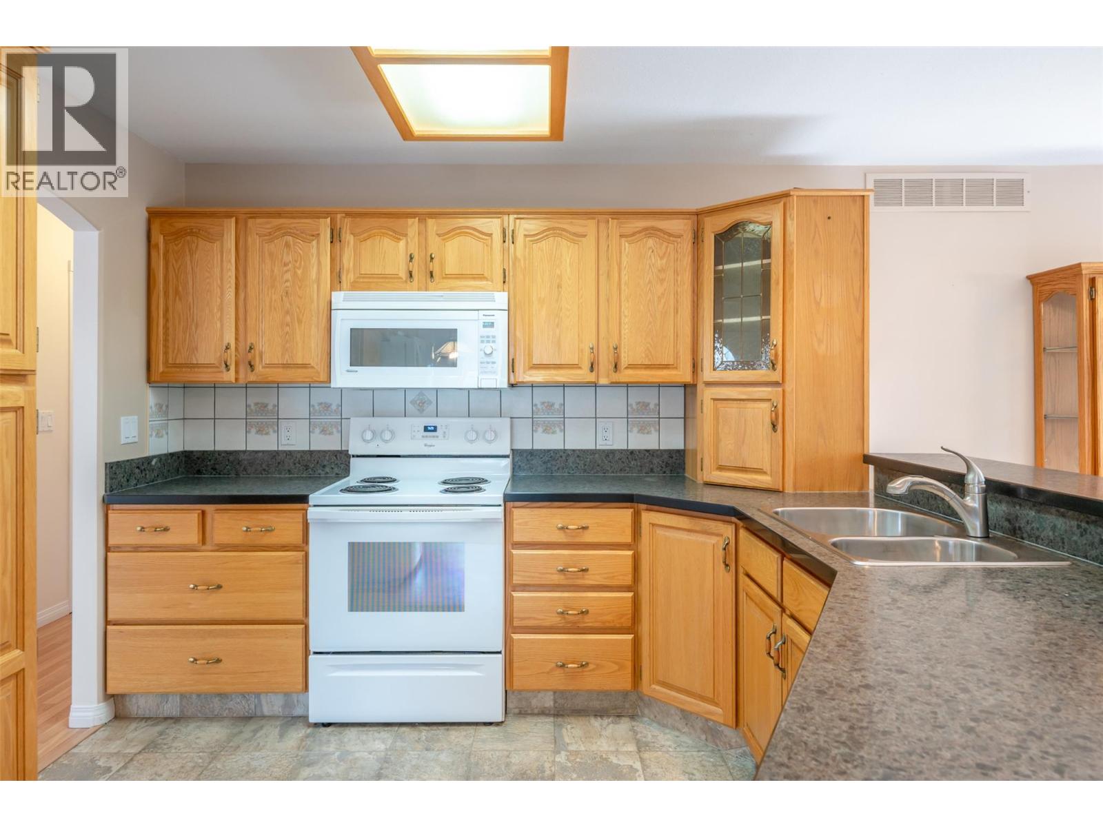 5001 Weldon Avenue, Summerland