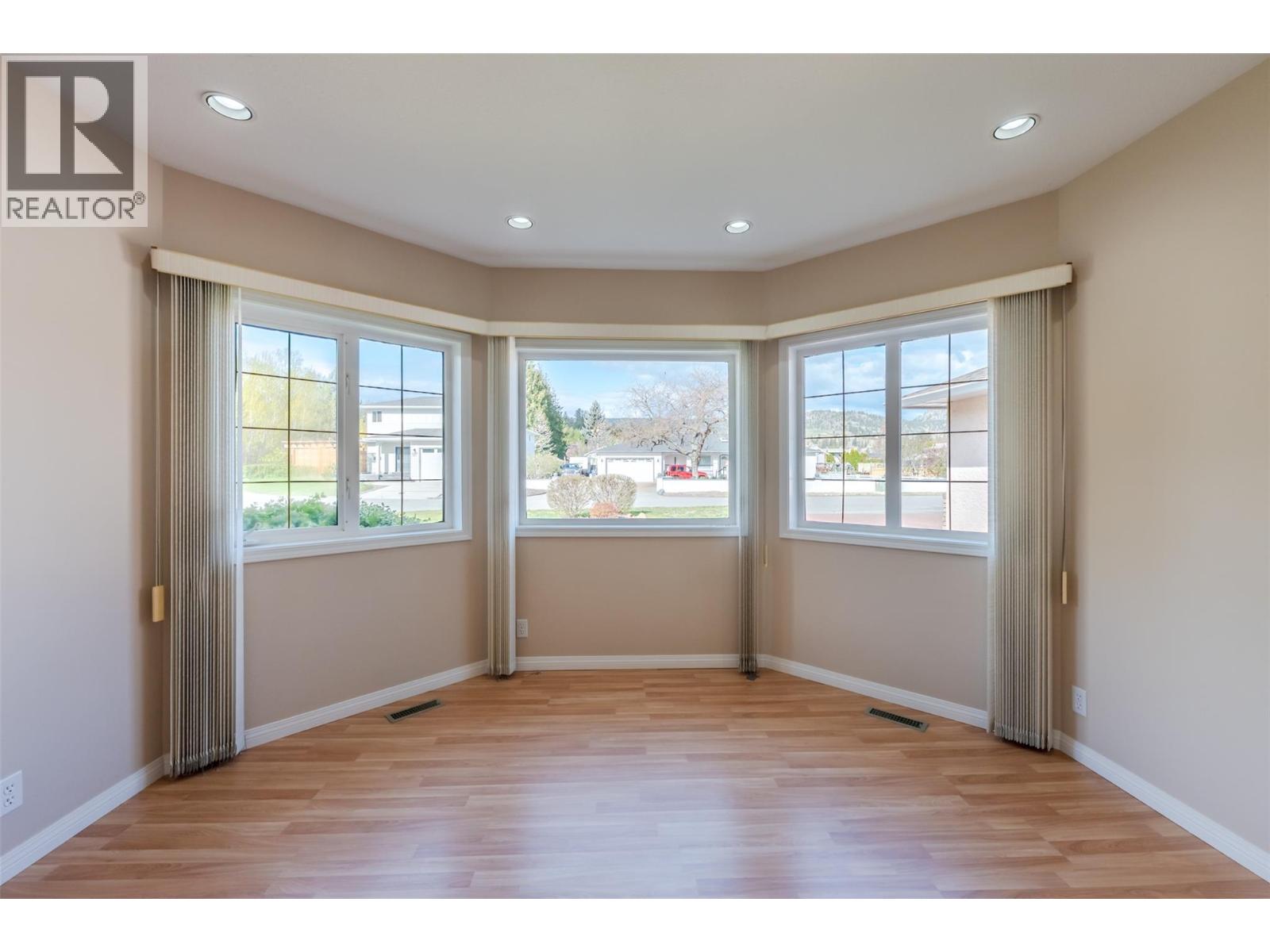 5001 Weldon Avenue, Summerland