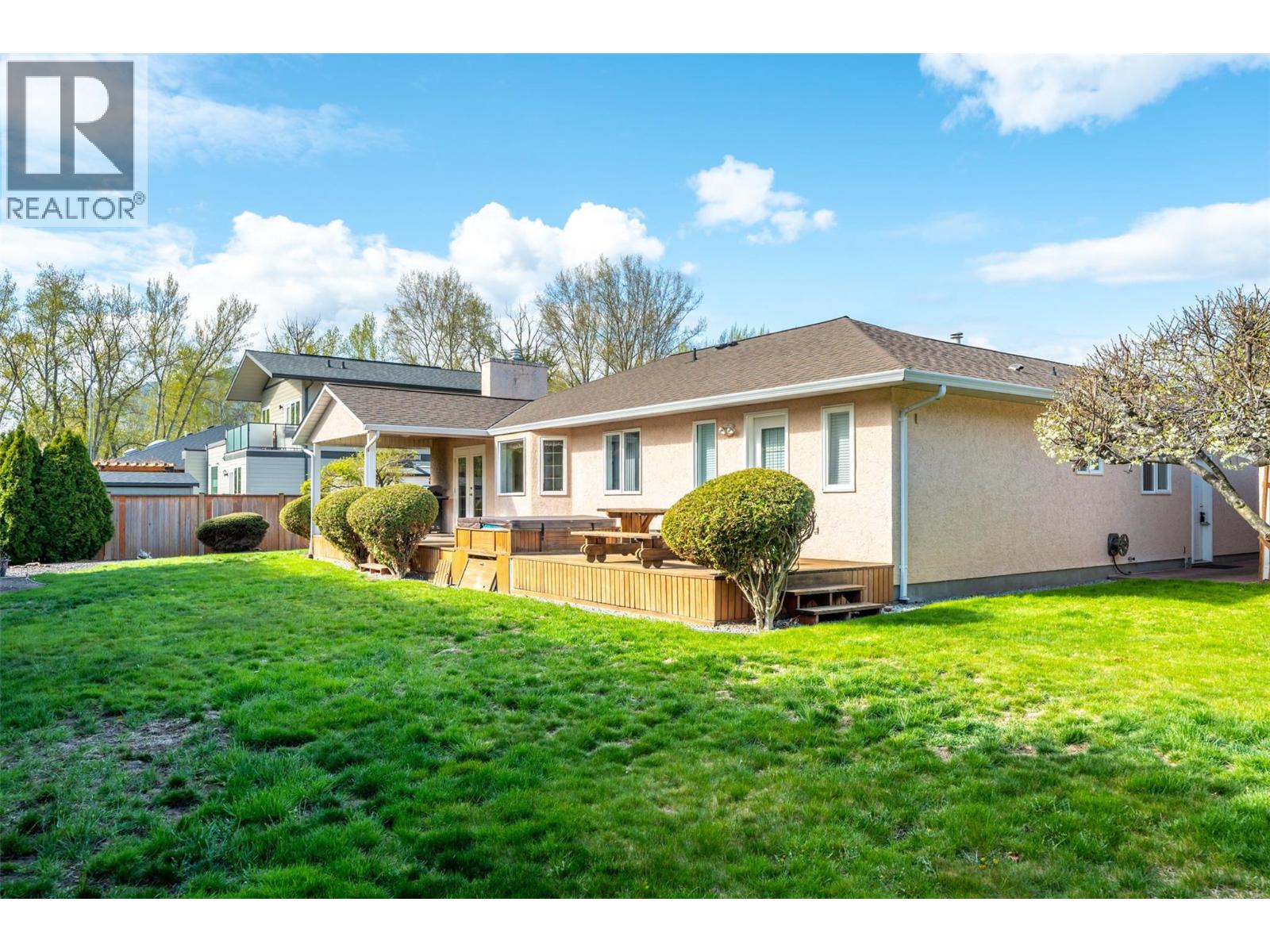 5001 Weldon Avenue, Summerland