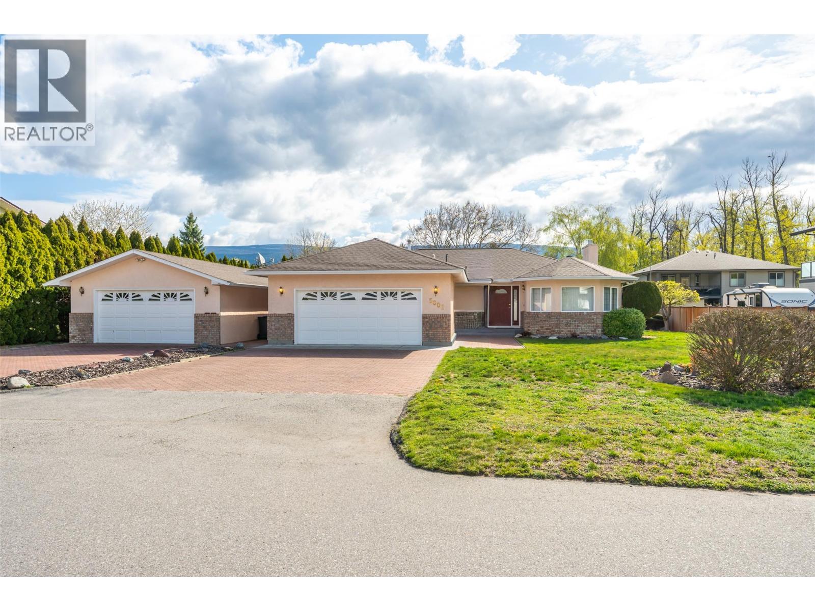 5001 Weldon Avenue, Summerland