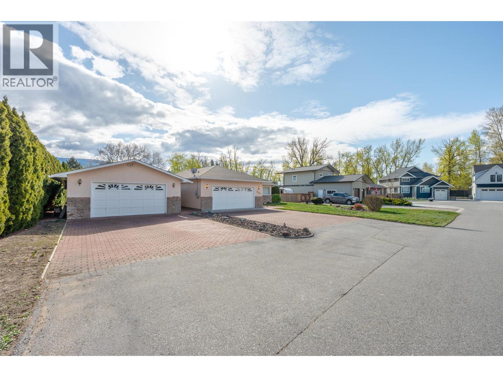 5001 Weldon Avenue, Summerland
