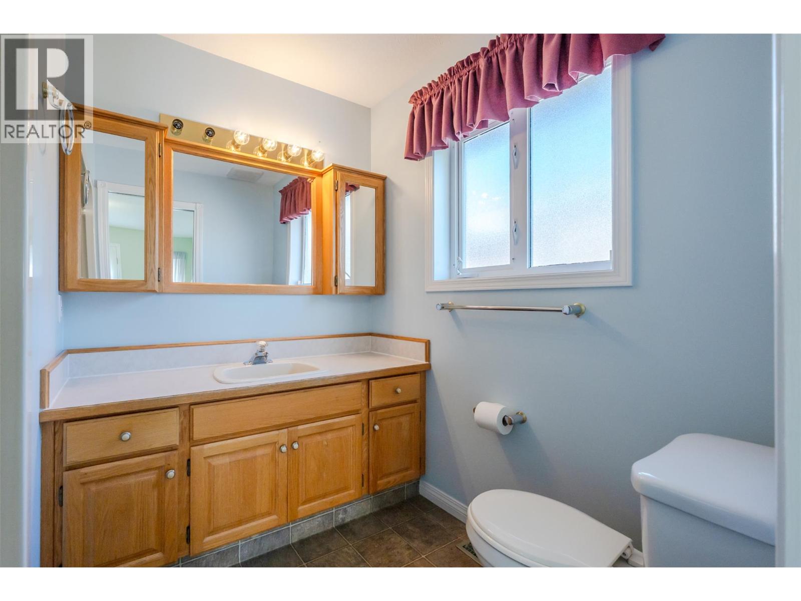 5001 Weldon Avenue, Summerland