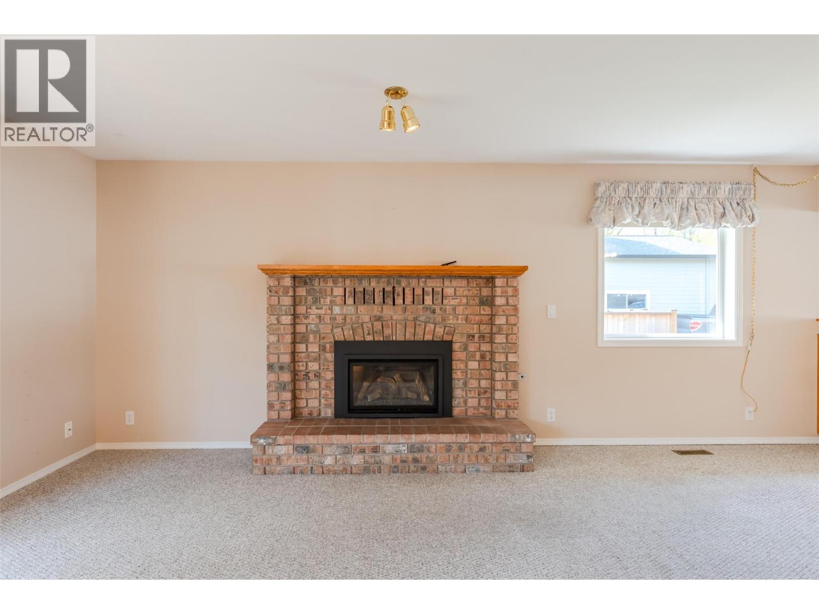 5001 Weldon Avenue, Summerland