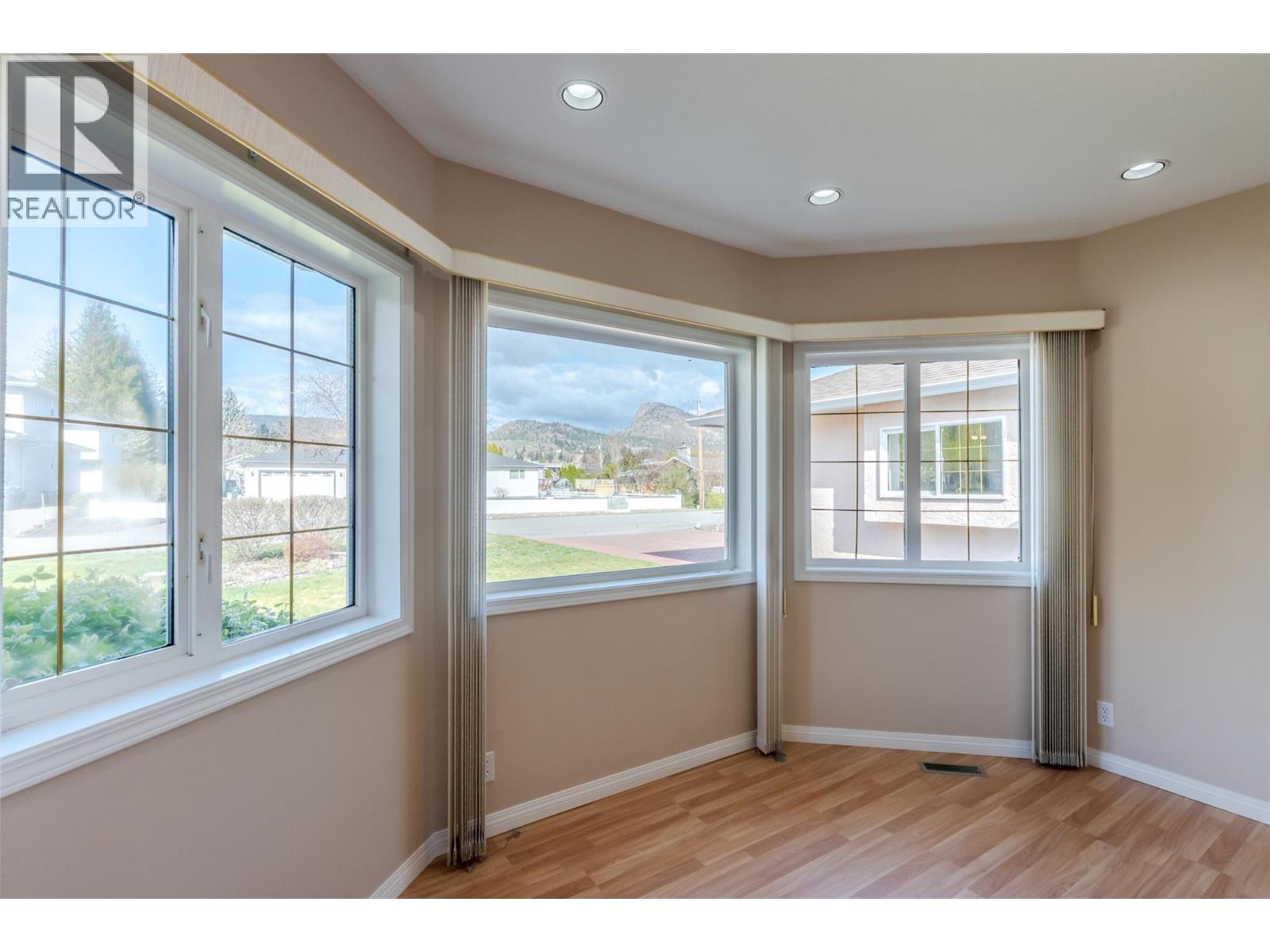 5001 Weldon Avenue, Summerland