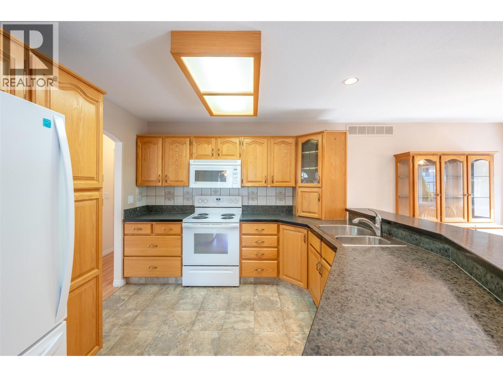 5001 Weldon Avenue, Summerland