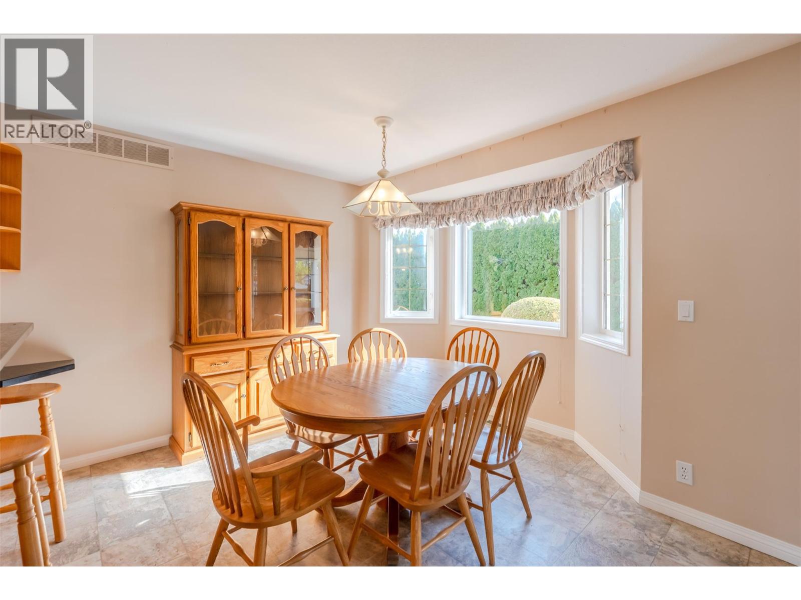 5001 Weldon Avenue, Summerland