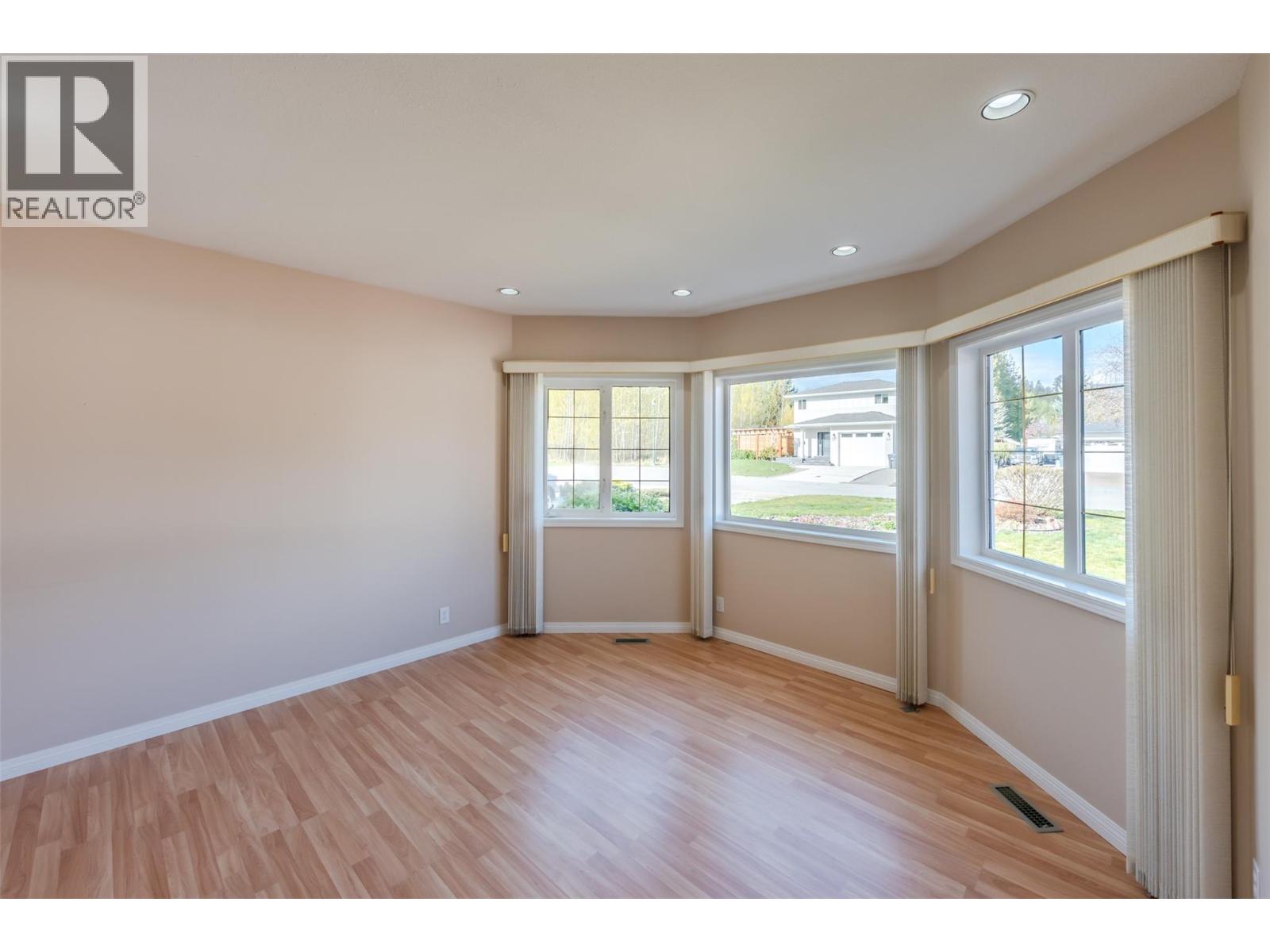 5001 Weldon Avenue, Summerland