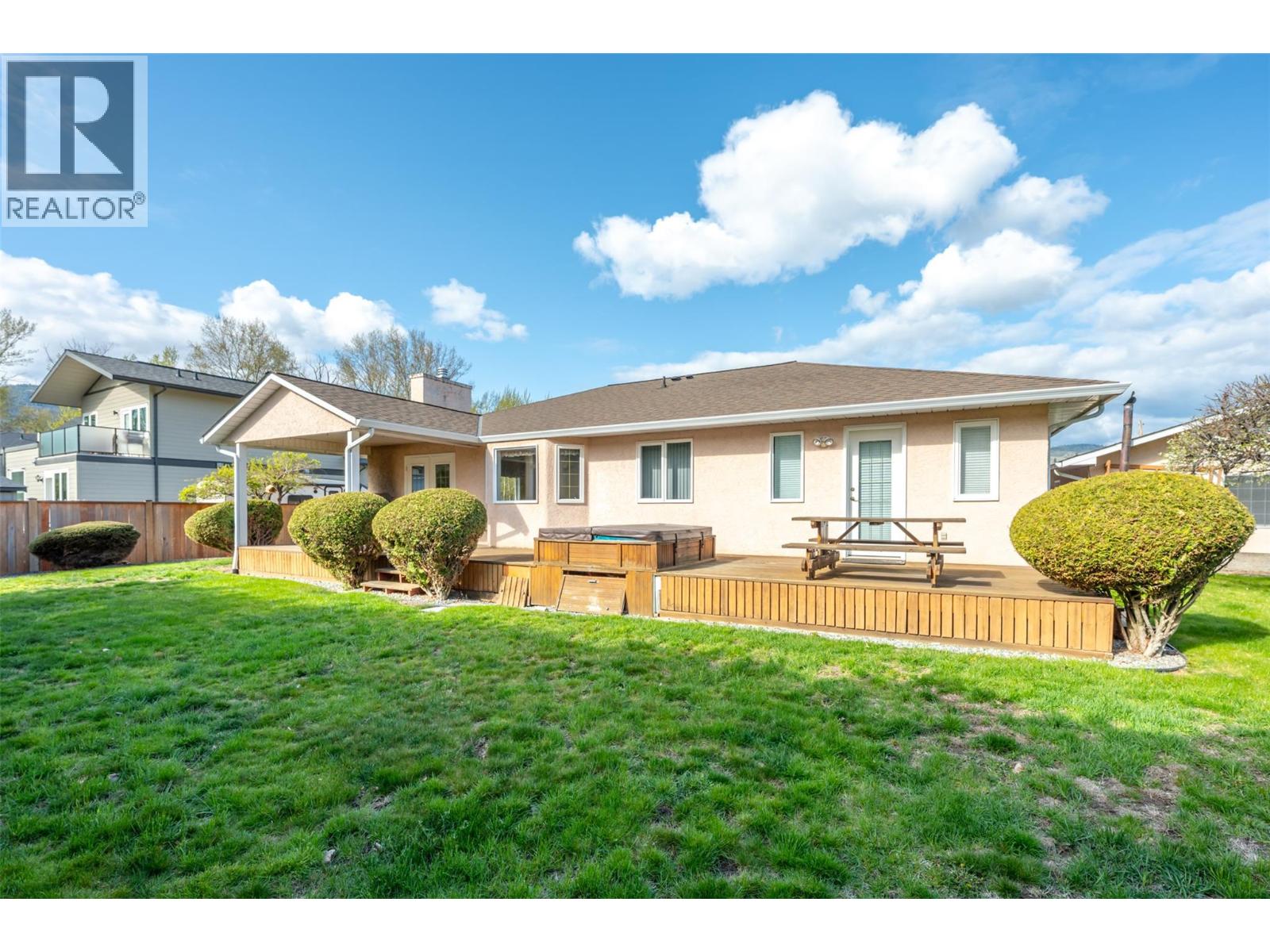 5001 Weldon Avenue, Summerland