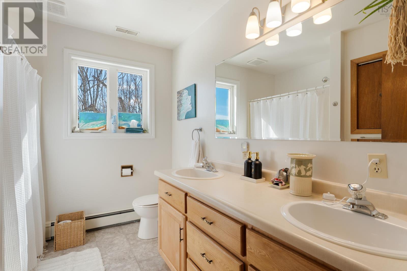 Property 31 of 47 of 2 Pinecrest Boulevard