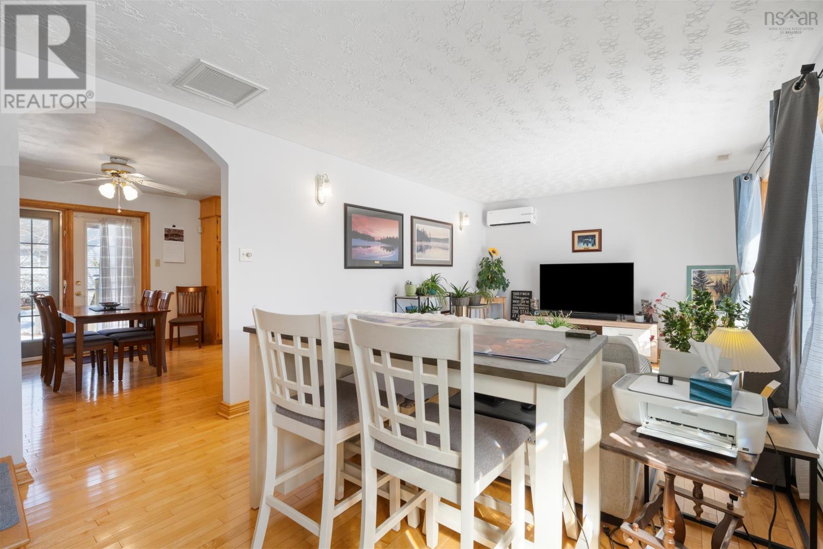 Property 22 of 47 of 2 Pinecrest Boulevard