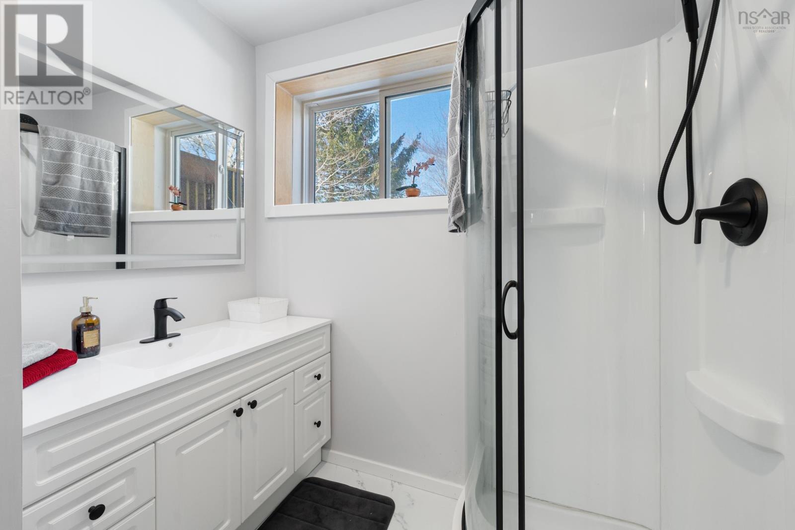 Property 38 of 47 of 2 Pinecrest Boulevard