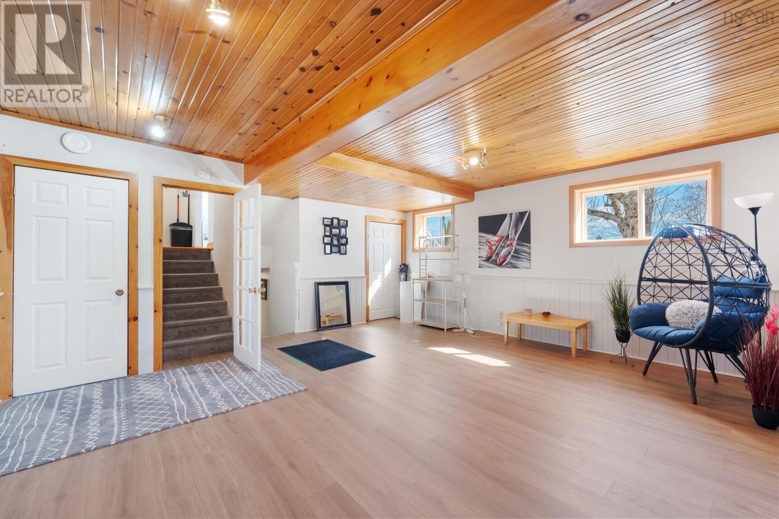 Property 35 of 47 of 2 Pinecrest Boulevard