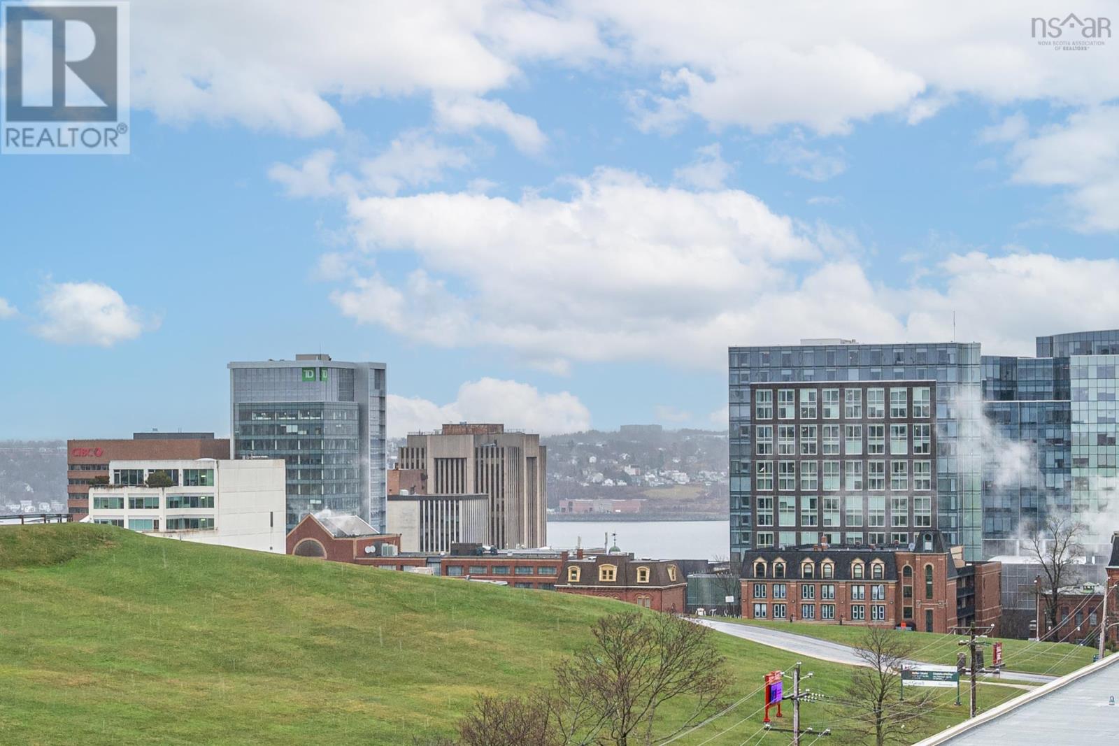 Property 24 of 25 of 808 1585 South Park Street