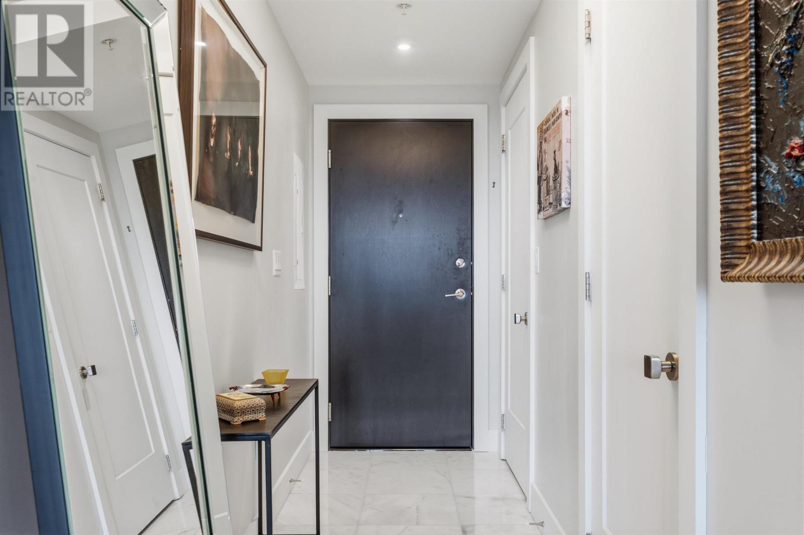 Property 6 of 25 of 808 1585 South Park Street