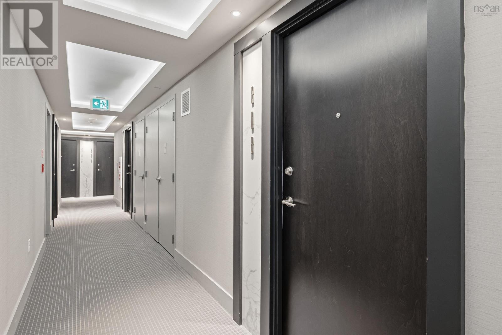 Property 5 of 25 of 808 1585 South Park Street