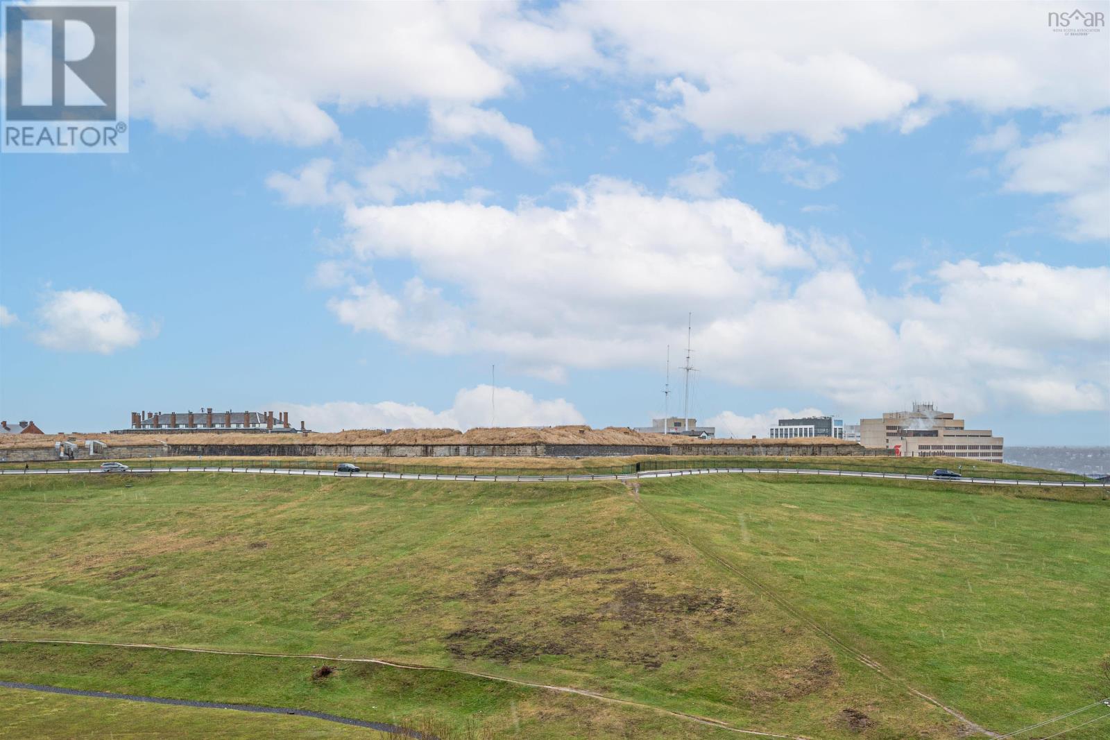 Property 23 of 25 of 808 1585 South Park Street