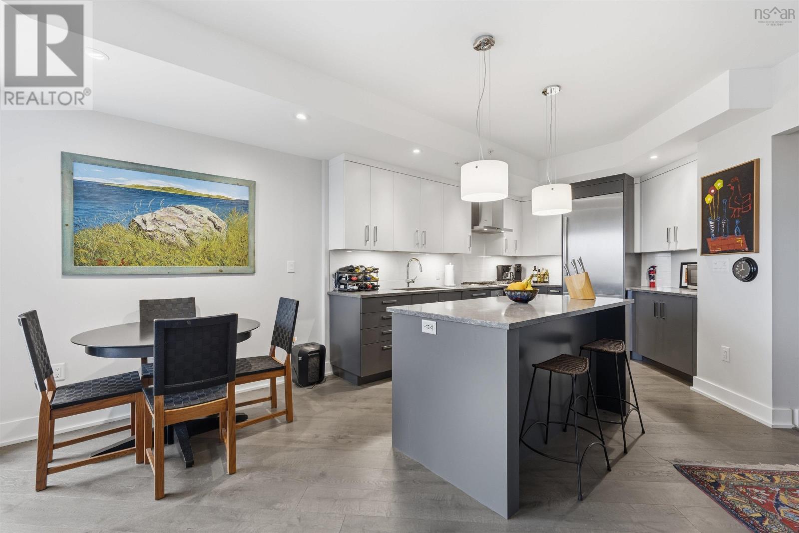 Property 13 of 25 of 808 1585 South Park Street