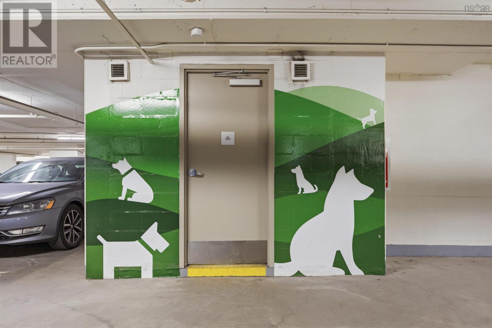 Property 22 of 25 of 808 1585 South Park Street