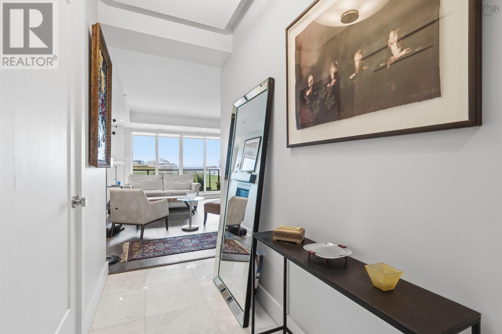 Property 7 of 25 of 808 1585 South Park Street