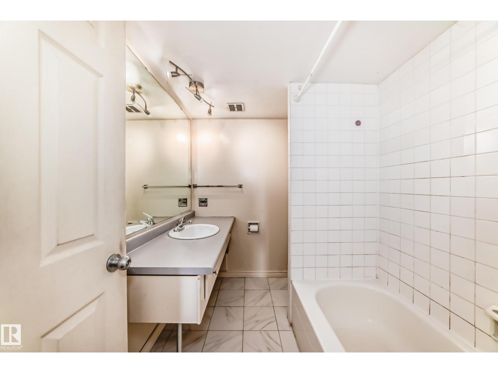 #1601 9909 110 ST NW NW, Edmonton