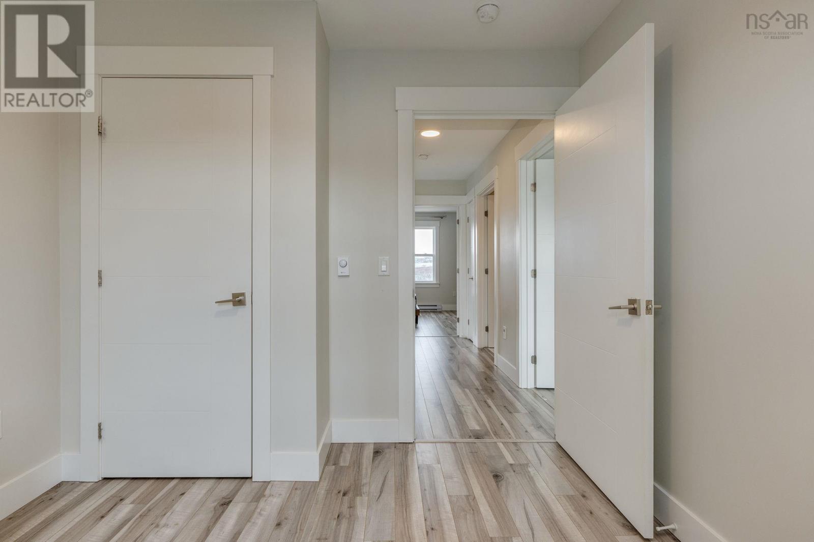 Property 36 of 47 of 61 Flatrock Crescent