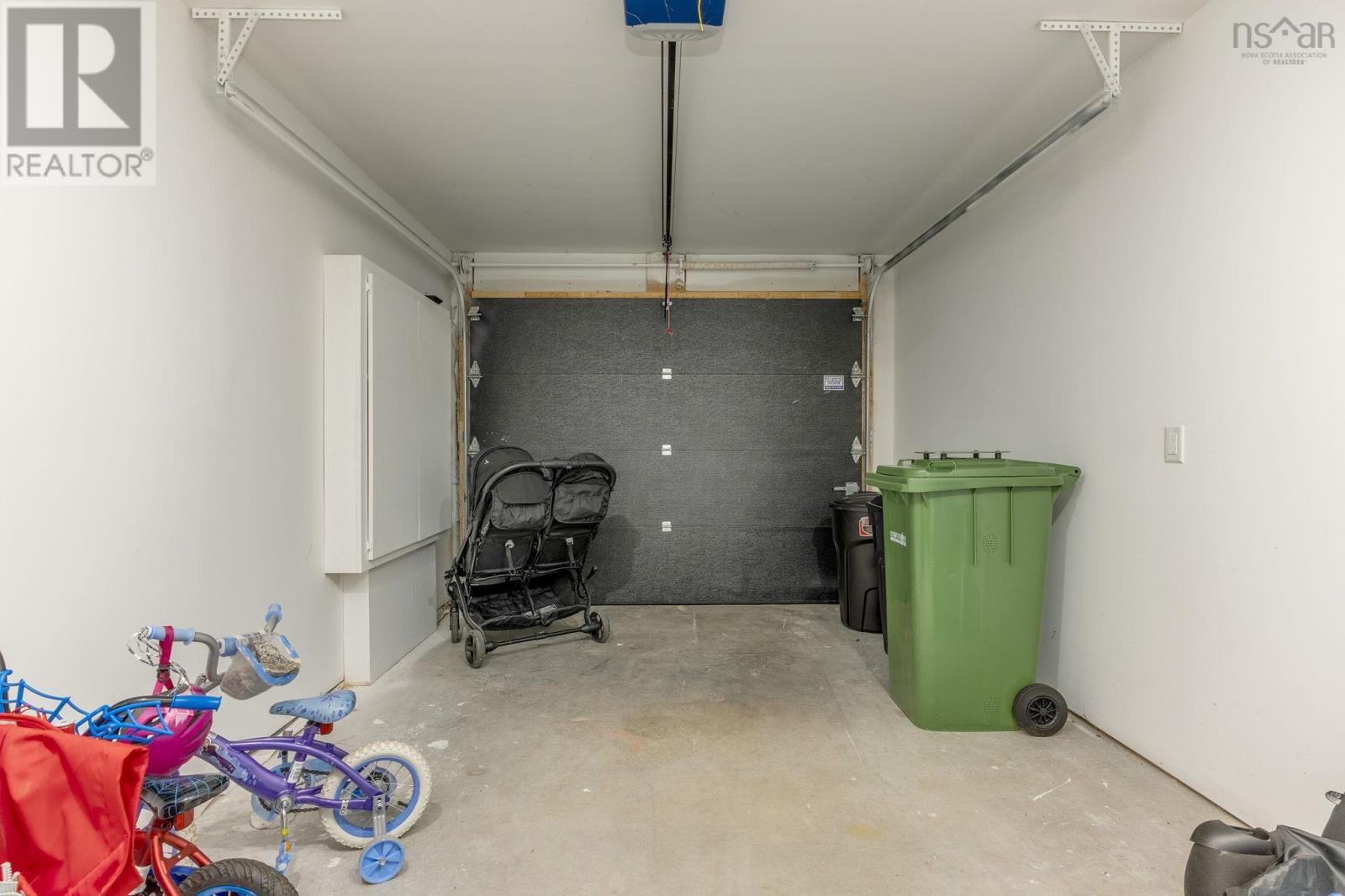 Property 46 of 47 of 61 Flatrock Crescent