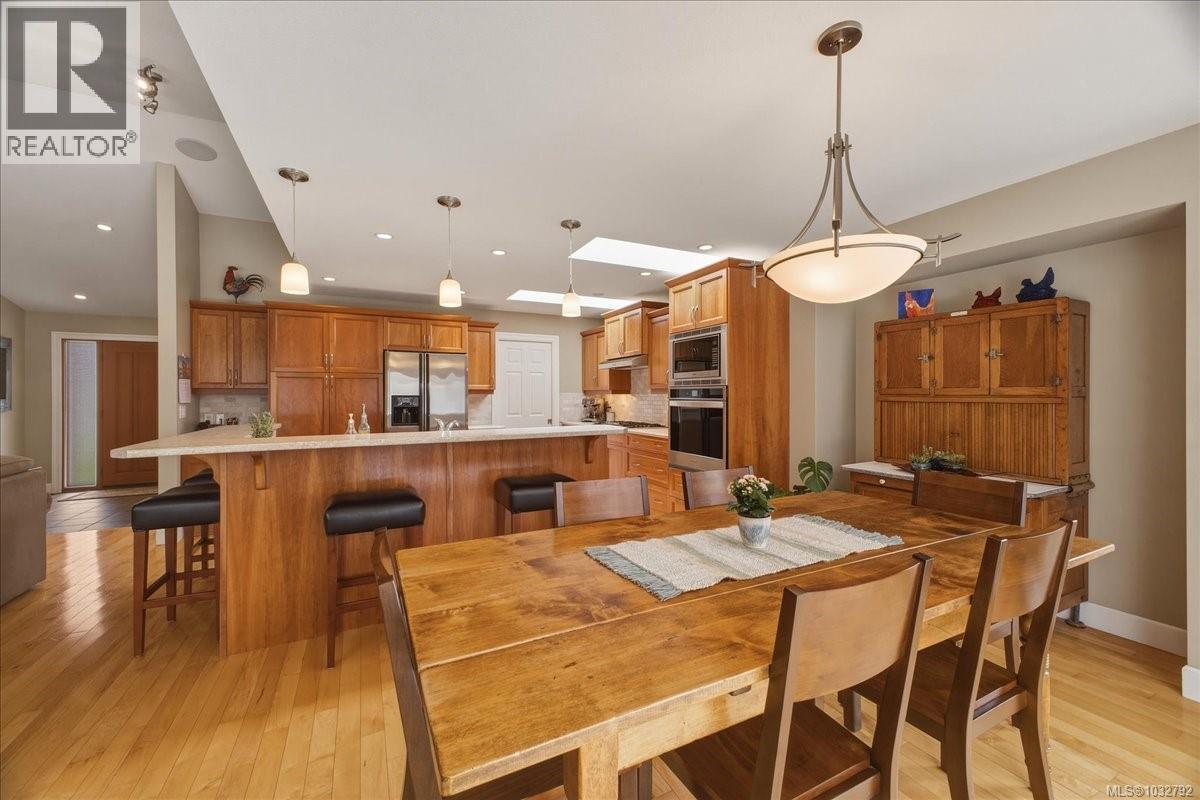 3209 WILLOWMERE CRES - 21