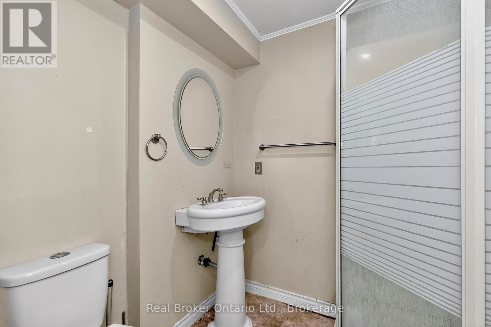8 BRIDLE ROAD — photo 19