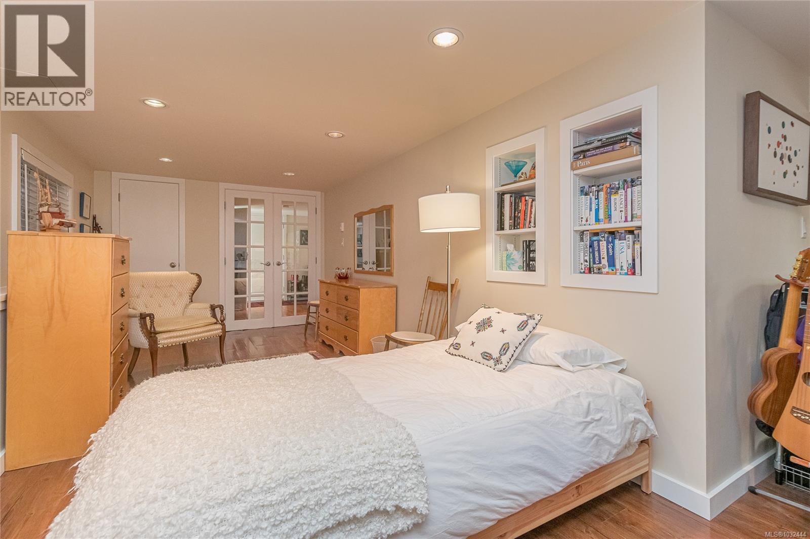  2551 Florence Street, Oak Bay