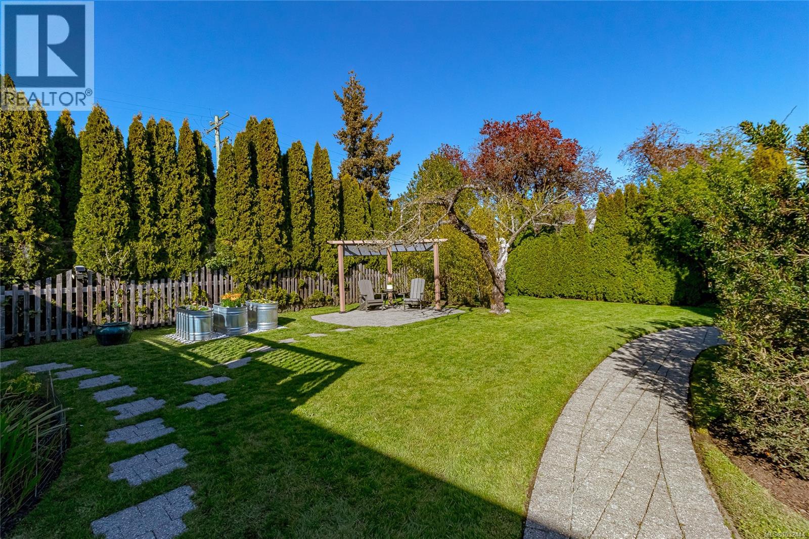  2551 Florence Street, Oak Bay